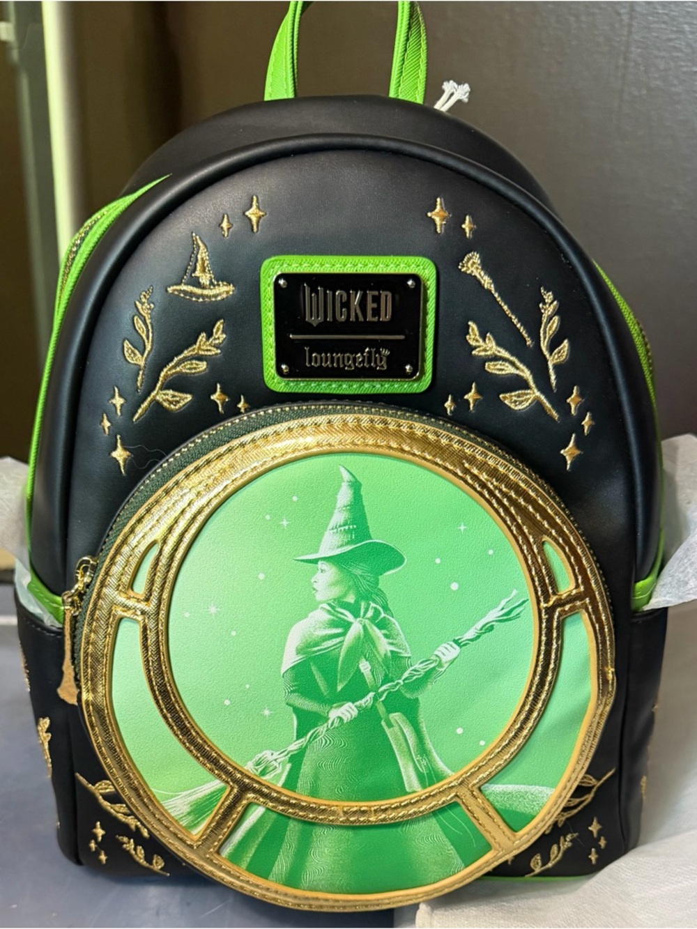 Brand new with tags and dust bag 💚
Official Loungefly Wicked mini backpack